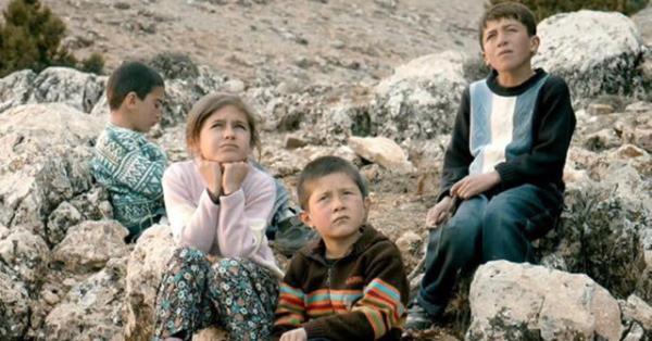 Antalya'nn Korkuteli ilesinin mecik kynde ekilen Trk Hava Yollar'nn (THY) reklam filminde rol alan ocuklarn hayallerini, ilk kez ekimler esnasnda bindikleri uak sslyor.