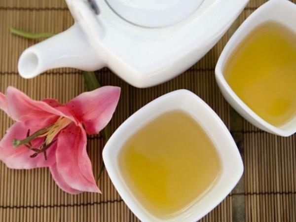 <p><b>Yeil ay </b></p>  Yeil ayda bulunan katein maddesi ya yakmn kolaylatryor, metabolizmay hzlandryor, ve karacierin ya yakma hzn da arttryor. Tek yapmanz gereken gnde 4-6 bardan aras yeil ay imek!