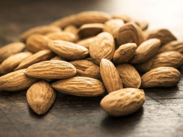 <p><b>Badem ve dier kuru yemiler </b></p>  Badem, fndk, ceviz gibi kuru yemiler itahnz kapatmaya yardmc olacak. Ama gnde bir avutan daha fazla tketmemeye aln!