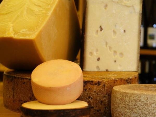 <p><b>St rnleri </b></p>  Ya yakan bir madde olan kalsiyumdan en zengin besinler st ve st rnleri. ok yal olmayan cinsleri bol miktarda tketilebilir.