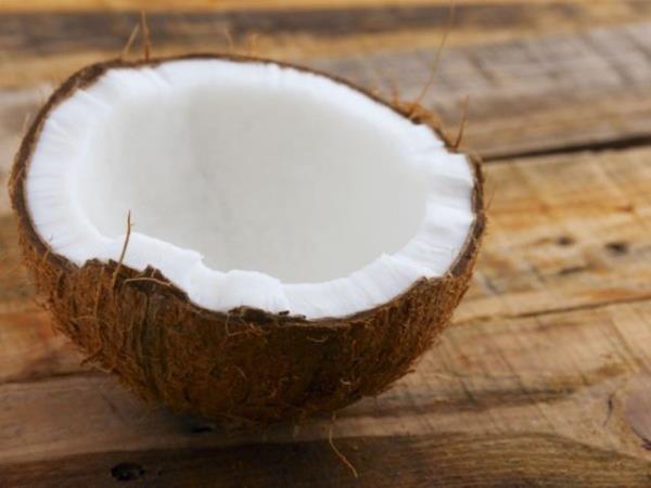 <p><b>Hindistan cevizi ya </b></p>  inde bulunan orta zincirli trigliserit, vcudumuzun depolamak yerine enerji iin kullanmay tercih ettii bir yadr, bu da kilo almanza engel olabilir. Arada bir deiiklik yapmak iin hindistan cevizi yan tavsiye ederiz!