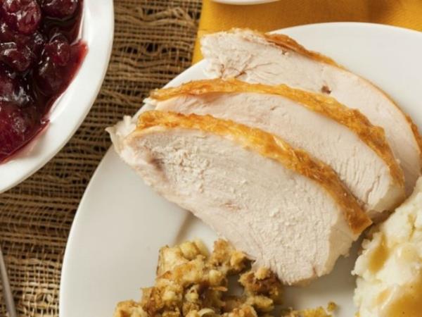 <p><b>Hindi, tavuk ve benzeri yasz etler </b></p>  Proteini sindirmek karbonhidratlar sindirmekten daha fazla enerji gerektirdii iin, proteinler otomatikman daha ok ya yakan besinler snfna giriyor! stelik proteinler daha uzun sre tokluk hissi salyor.