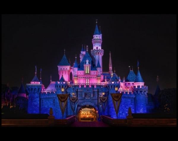 Uyuyan Gzel Kalesi, Disneyland, California