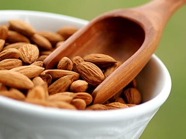 Badem Tekli doymam ya oran ilekolesteroln dengede kalmasn salar.