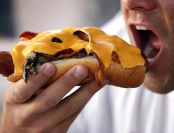 "Yksek kolesterolden korunmann yolu bilinli bir beslenme programndan geiyor.