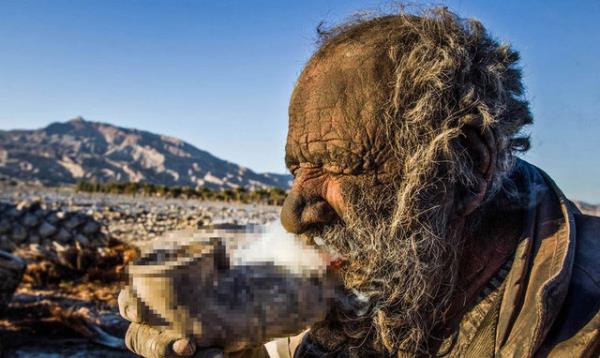 Amoo Hadji, tam 60 yldr suya dokunmadan yayor.