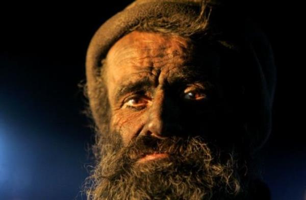 Alevlerden arta kala kln iinde de yaamaya karar verdi...