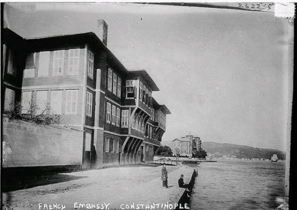 stanbul'a ilikin karelerle birlikte; anakkale saldrs ncesinde dman kuvvetlerinin Limni Adas'ndaki ynaklar, Suriye cephesindeki Cemal Paa ve Alman komutanlarn fotoraflar dikkat ekiyor.