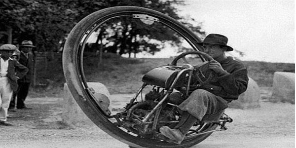 15. Tek tekerli motosiklet