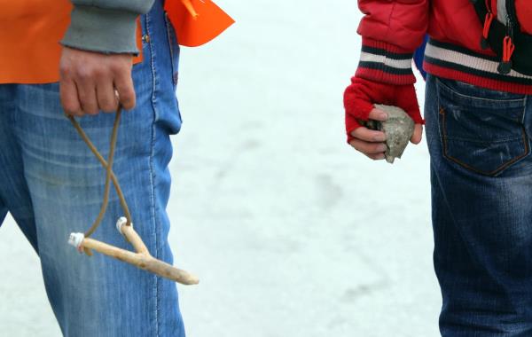 Ankara'da 1 Mays Emek ve Dayanma Gn nedeniyle Kzlay meydanna yrmek isteyen gruba polis mdahale etti.