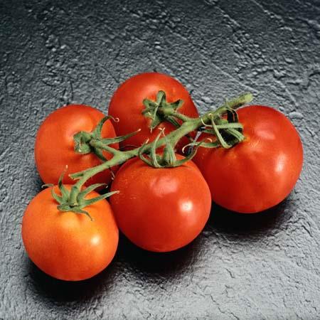 'Beta karotin'e yakn olan likopen ieriyor. Likopen vcudu kalp hastalklarna kar koruyan maddeler arasnda yer alyor. Aratrmalar domatesin prostat kanseri riskini azalttn gsterdi.