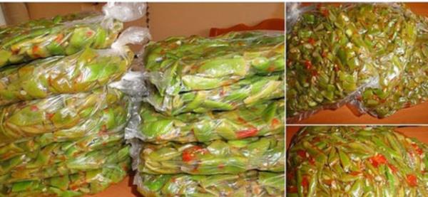 Azna kadar dolu, kapa zor kapanan buzdolabnn derin dondurucu blm