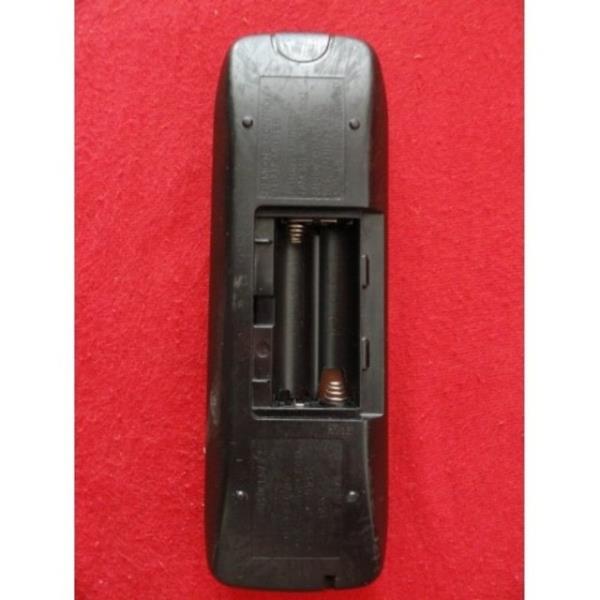 <p><b>Pil Kapa Kaybolmu Bantl Kumanda </b></p>  Kumanda denilen alet zaten Avrupa'dan Amerika'ya her yerde kullanlr, fakat buradaki kumandalarn en byk zellii, ounun pil kapann kaybolmas ve genelde elektrik bandyla pillerinin yaptrlm olmasdr.