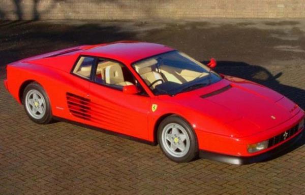 80lerin mehur Miami Vice dizisinde Don Johnson beyaz bir Testarossa kullanyordu