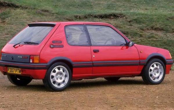 Peugeot 205 GTI 1.9 Fransz irketin en baarl GTI modeli.