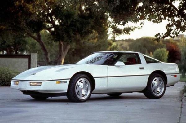 En baarl Amerikan spor otomobili Corvette`in 1983 modeli