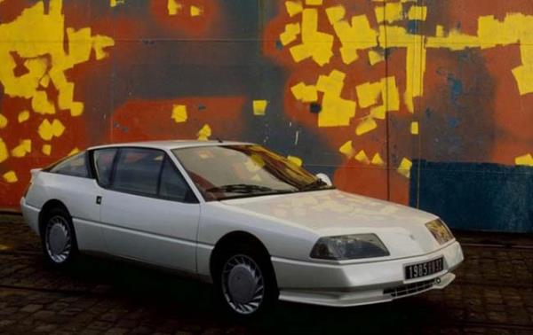 Renault Alpine GTA 0-100 km/s hzlanmas yaklak 8 saniye olan otomobilde gvde paralar fiberglasd.