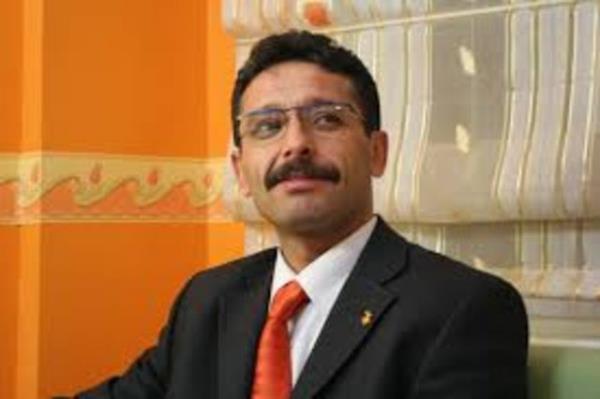 Geen yln en ok kazanan yazar Sinan Yamur 2013'te iki yeni kitap daha karmay ihmal etmedi. Yamur'un "Akn Gzyalar" serisinin drdnc kitab "Hamu" 2013'te 100 bin basld.