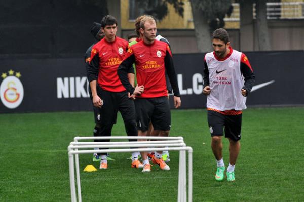 Sabri Sarolu'nun sol ayakla at muz ortann da tarifi yok, efsane