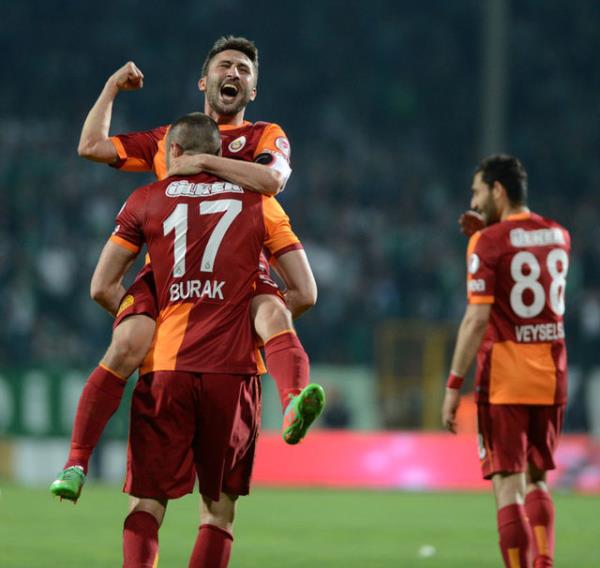 Sabri Reis de sol ayakla orta ap, asist yaptna gre artk 2013-2014 sezonu bizim iin resmi olarak bitmitir