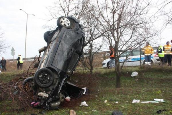 Bahar'n cansz bedeni yola yakn mesafede otomobilden 70 metre uzakta bulundu. Otomobilden savrulduu tahmin edilen src Bahar'n, yaral bir ekilde kaza yerinden yola doru kmaya abalad tahmin edildi.