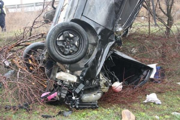 Kaza, Edirne Yenikadn Ky yaknlarnda meydana geldi. Edinilen bilgiye gre, Kapkule'den Edirne istikametine 22 DR 914 plakal otomobil ile seyir halinde olan Sezgin Bahar, Yenikadn Ky yaknlarnda direksiyon hakimiyetini kaybederek, yoldan kt.
