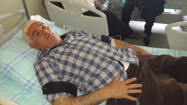 arpmann etkisiyle ortadan blnen aracndan dar frlayarak hafif yaralanan Karaku, Kadirli Devlet Hastanesi'ne kaldrld.