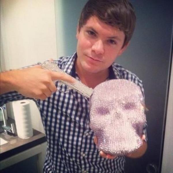 Dur yoksa ate ederim