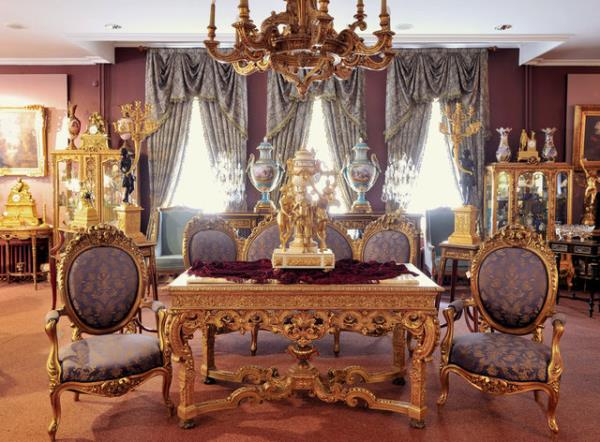 Bu yollarn banda koleksiyonerlik geliyor. Mzayedelerden veya koleksiyonlardan deerli yaptlar toplayanlar bunlar ileride aldklarndan ok daha byk fiyatlara satabiliyor.