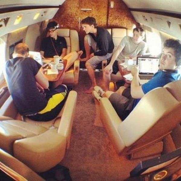 Arkadalarla zel uakla uarken