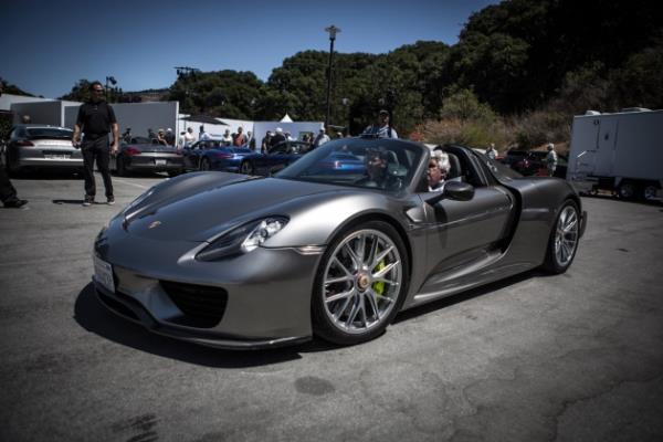 <p><b>5. Porsche 918 Spyder</b></p>  Alman firmas Posche, 918 Spyder modelinde 4.6 litre hacimli, V-8 bir motorun yansra iki tane de elektrik motoruyla beraber 887 beygir gc reten motor yaps bulunmaktadr.