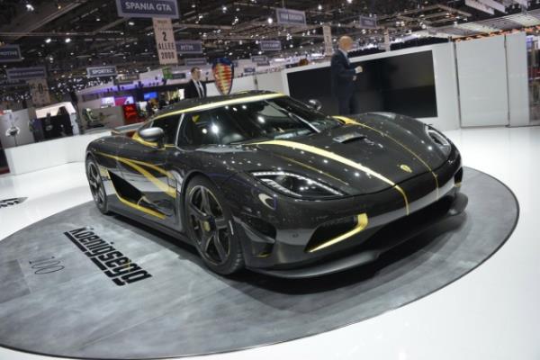 <p><b>3. Koenigsegg Agera S</b></p>  Bir isve markas olan Koenigsegg, Agera S modelinde 1030 beygir gcnde, 5.0 litre hacimli, ift turbolu V8 bir motor bulunmaktadr. 100 km/saat hza 2.9 saniyede ulaan bu aracn fiyat ise 1.520.000$ olarak belirlenmitir.