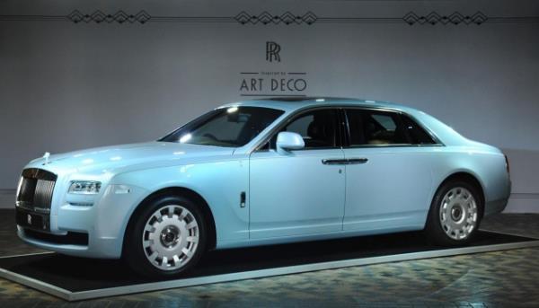 <p><b>6. Rolls-Royce Phantom Extended Wheelbase</b></p>    ngiliz markas Rolls-Royce, Phantom Extended Wheelbase modelinde 453 beygir, 6.75 litre hacimli, V-12 bir motor kullanlmtr.