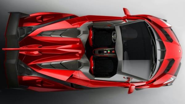 100 km/saat hza 2.9 saniyede ulamakta olup maksimum hz da 355 km/saat olarak belirlenmitir. Dnyann en pahal arabas nvann kazanan Veneno Roadster 2014, 4.500.000$ a satn alnabilecek.