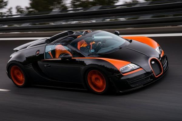<p><b>2. Bugatti Veyron 16.4 Grand Sport Vitesse</b></p>  Dnya'da en hzl ve en pahal arabalarn reticisi olarak tannan Fransz firma Bugatti, Veyron 16.4 Grand Sport Vitesse modelinde 1200 beygir, 8.0 litre hacimli, 16 silindir bir motor bulunmaktadr. 100 km/saat hza 2.6 saniyede kan aracn fiyat ise 2.500.000$ olarak belirlenmitir.