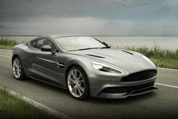 <p><b>9.Aston Martin Vanquish</b></p>  Maksimum hz 295 km/saat olan bu aracn baka modellerini James Bond filmlerinden hatrlarsnz. Avrupa'da fiyat yaklak 280.000$ olan ara, Trkiye'de 580.000? olarak sata sunulmutur.