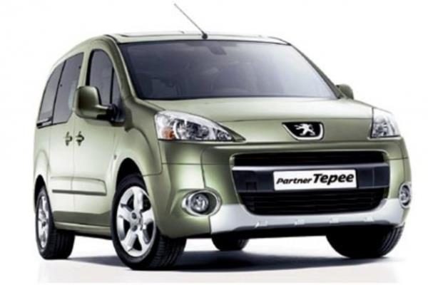 <p><b>Peugeot ticari aralarda sfr faiz</b></p>  Peugeot, binek otomobilleri "208" ve "301"i, mays ayna zel olarak "30 bin lira kredi 36 ay vade ve yzde 0,99 faiz"; ticari aralar "Partner Tepee" ve "Bipper Tepee"de ise "20 bin lira kredi 20 ay vade ve sfr faiz" avantaj sunuyor.