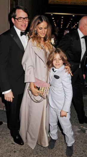 Matthew Broderick, Sarah Jessica Parker ile evli ve iftin  ocuu var.