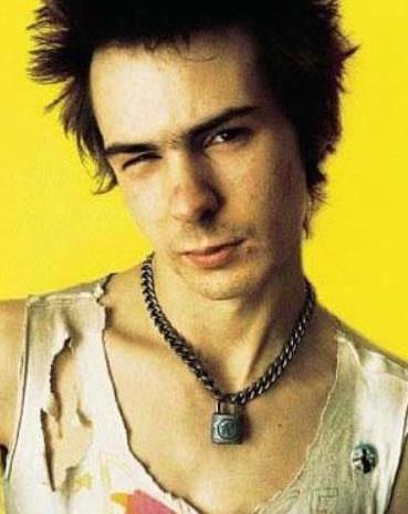 <p><b>ZMELERN KENDSNE VERMED DYE</b></p>    Eroin bamls annesi tarafndan daha ocukken uyuturucuya altrlan Sid, Sex Pistols'n Amerika turnesi srasnda mehur rock'n'roll gazetecisi Nick Kent'i ok beendii Harley Davidson izmelerini kendisine vermedii iin ldrmeye kalkmt.