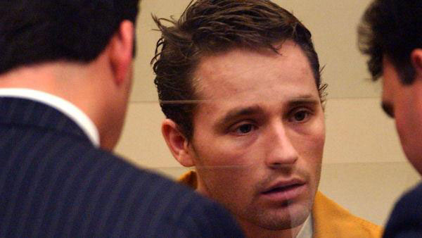 Deleon, bir ifti yatlarnda ldrmekle suland. Fazla gemeden de suunu itiraf etti.     <p>Skylar Deleon idam cezasyla yargland.</p>