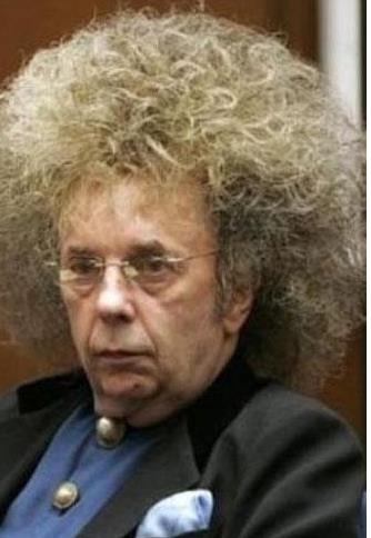 Grammy dll mzik yapmcs Phil Spector da cinayet suundan 19 yl hkm giydi. Spector, 2003 ylnda Los Angeles'taki malikanesinde l bulunan oyuncu Lana Clarkson'n cinayet zanls olarak tutuklanm, kefaletle serbest braklmt.