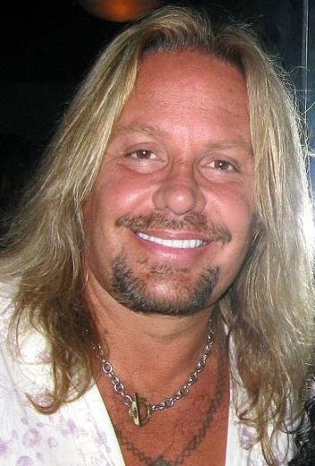 Dier arataki iki kii de ar yaraland. Neil cezaevinde 15 gn geirdi.