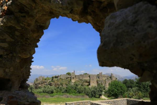 Kzl, ayrca Mula'nn alar boyunca nemini koruyarak, doal gzelliini muhafaza etmeyi baarm blgelerden birisi olduunu, bu kadar antik kentin olmasnn bunun bir gstergesi olduunu dile getirdi.