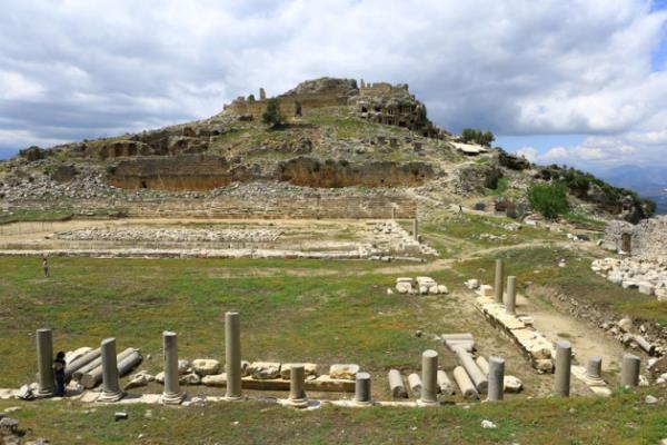 Mula Stk Koman niversitesi Fen Edebiyat Fakltesi Arkeoloji Blm Bakan ve Pedasa Antik Kenti Kaz Bakan Prof. Dr. Adnan Diler, AA muhabirine yapt aklamada, Mula'nn Karia ve Likya gibi uygarlklarn hkm srd bir yrede kurulduunu syledi.