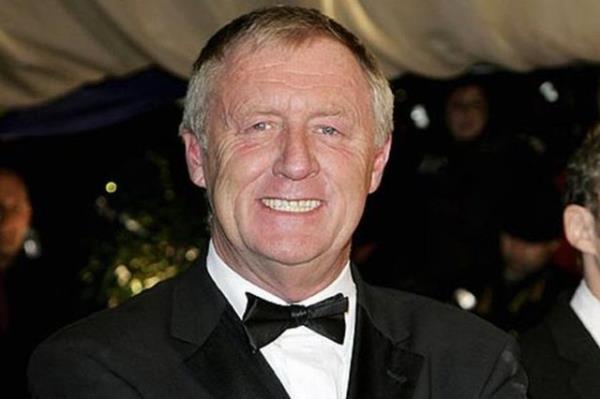 Sevilen yarma programyla kariyerlerinin en parlak dnemini yaayan ikili, birbirinden habersiz sessiz sedasz yaayp giderken geen mart aynda benzer bir kaderi paylat.