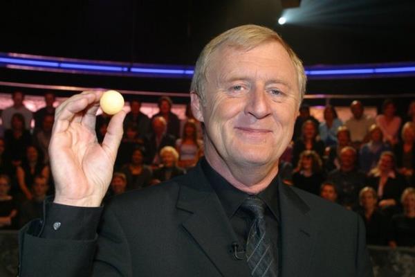 Chris Tarrant, "Doktorlar ok ansl olduumu sylyor. Tekrar ie dnmek iin hibir acelem yok. Zamanm kymetli ve bu kymetli zaman ailemle, sevdiklerimle geirmek istiyorum" diyor.