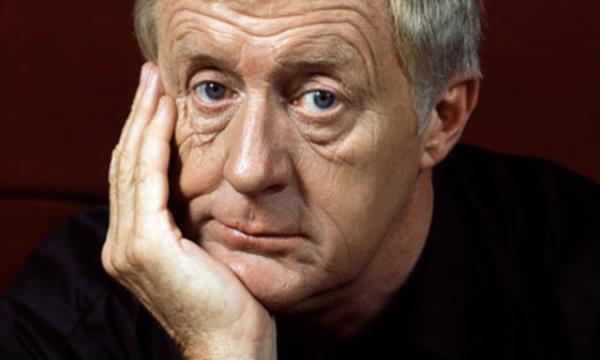 Chris Tarrant 1998'den Kenan Ik ise 2000 ylndan beri her iki lkede de milyonlarca insan ekran bana toplayan yarma program "Kim Milyoner Olmak ster?"i sunuyor.