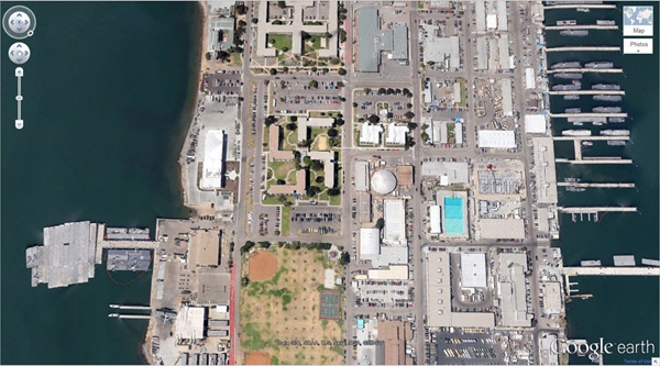 3. Gamal ha eklindeki bina kompleksleri (3240'34.19&#8243;N 117 9'27.58&#8243;W) Coronado, California, ABD