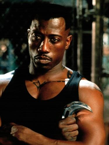 Karate, capoeira ve kung fu ustas Wesley Snipes 90'larda birok aksiyon filminde rol alm olsa da, asl nn ilki 1998 ylnda evrilen izgi roman uyarlamas Blade serisine borlu