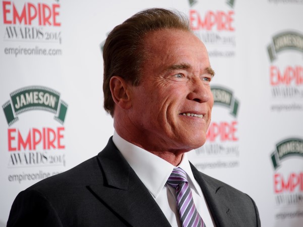 Politika macerasnda nispeten baarl olmasnn ardndan Arnie, son dnemde aksiyona geri dnerek Expendables (Cehennem Melekleri) serisinde ve son olarak da Sabotage (Sabotaj) isimli filmde rol ald. Zaten 'Geri dneceim' dememi miydi?